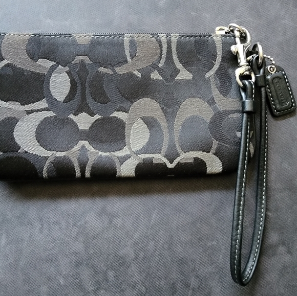 Coach Black Gray Signature C Silver Medallion est. 1941 Wristlet - Picture 7 of 9